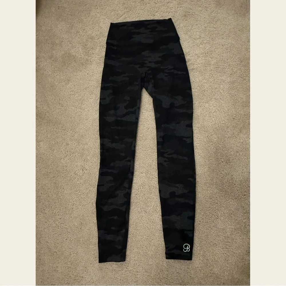 Bombshell Leggings!  Cross listed on Mercari! - Picture 2 of 5